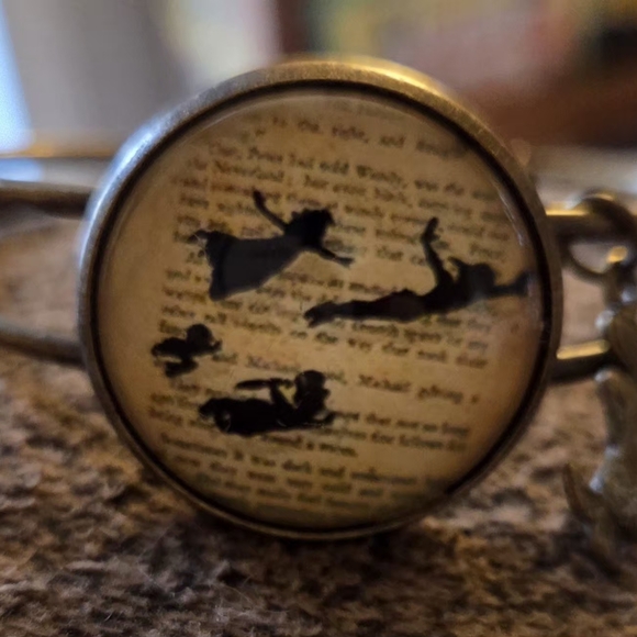 Handmade Jewelry - Vintage-Style Peter Pan Silhouette Bangle Bracelet in Antiqued Bronze